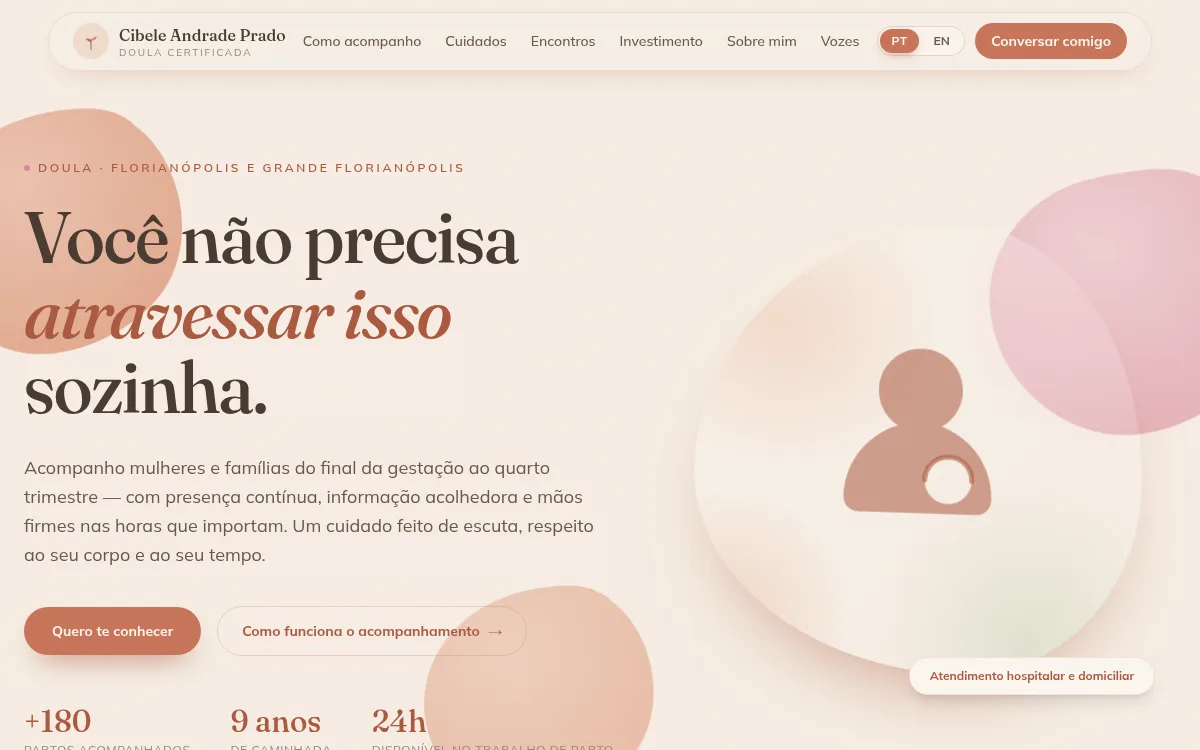 Site organico em aquarela terracota com formas suaves para doula