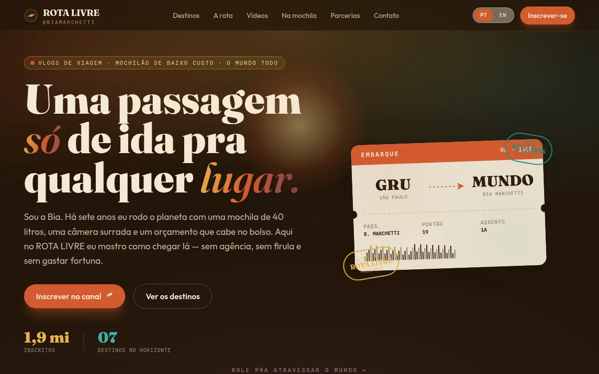 Site travel sunset com scroll horizontal e rota desenhada no mapa para vlogger de viagem