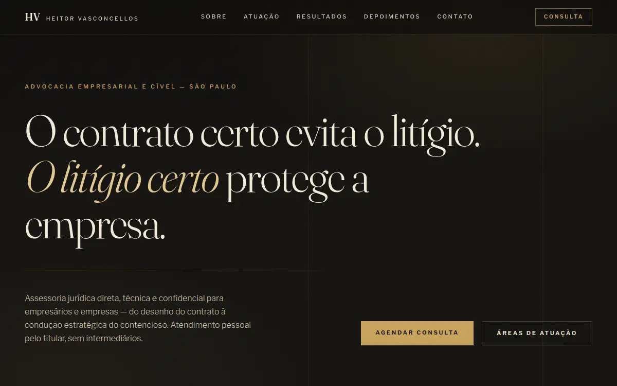 Site editorial escuro com tipografia serifada dourada para advogado